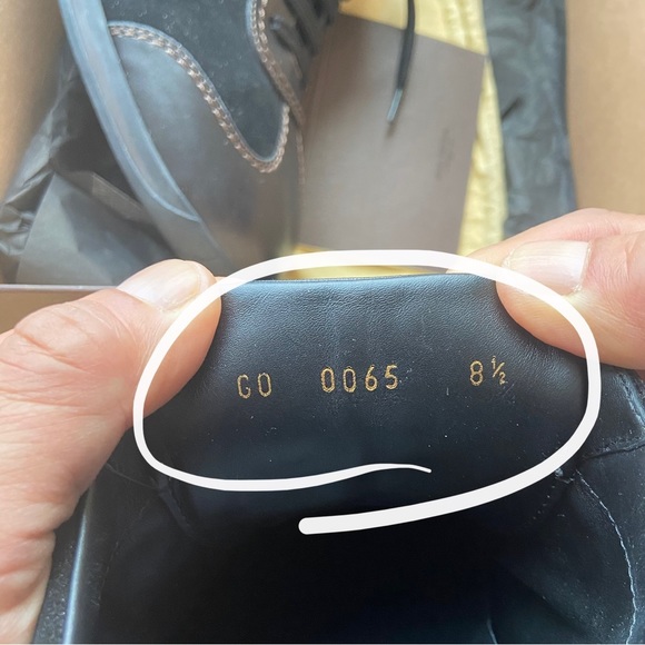 Genuine Louis Vuitton men’s shoes - Picture 9 of 10